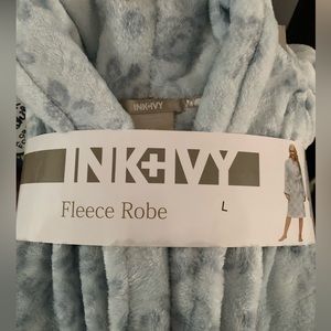 NWT Ink +Ivy womans fleece robe
